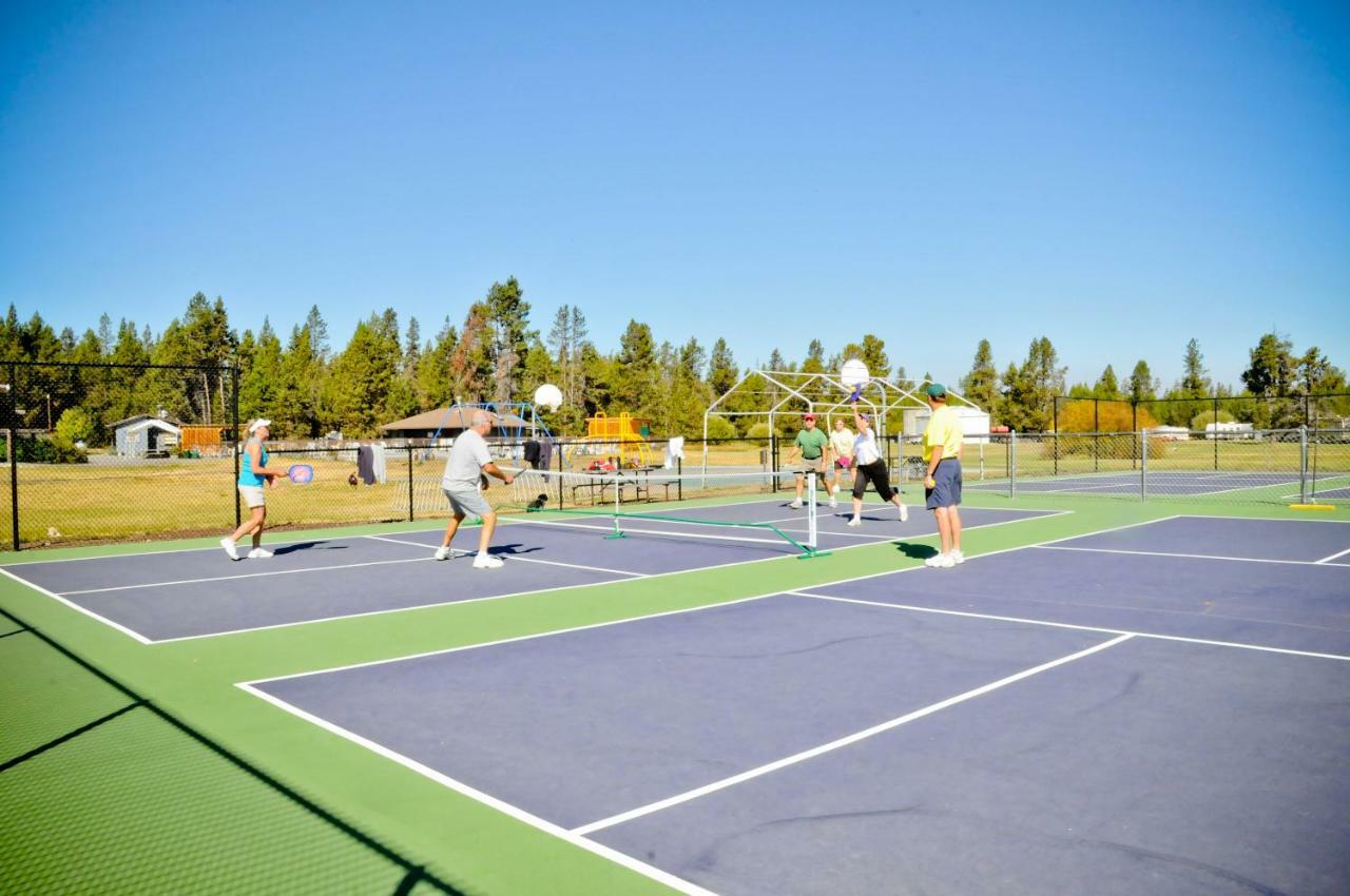 Bend-Sunriver Camping Resort Wheelchair Accessible Yurt 13 Buitenkant foto