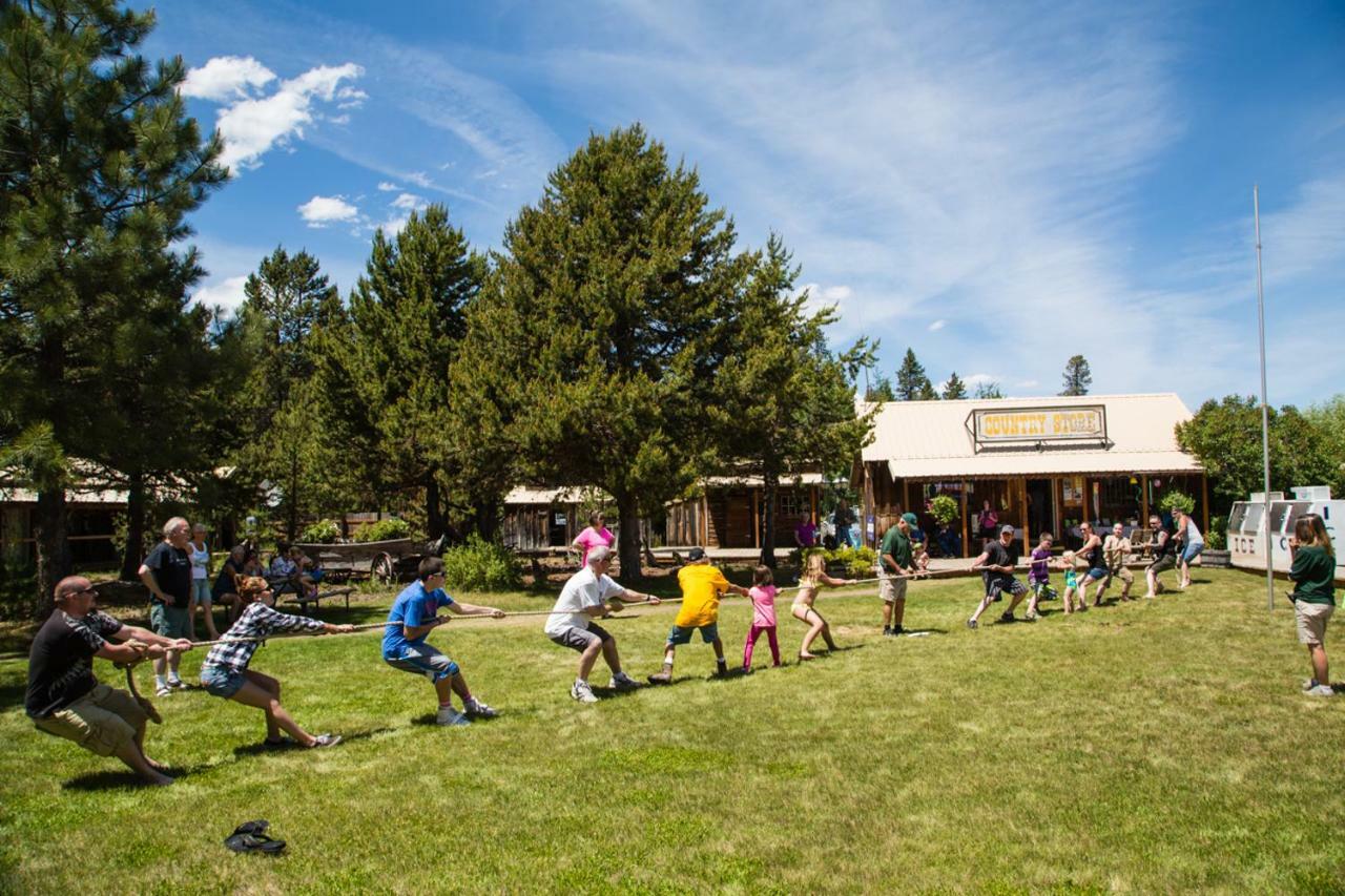 Bend-Sunriver Camping Resort Wheelchair Accessible Yurt 13 Buitenkant foto